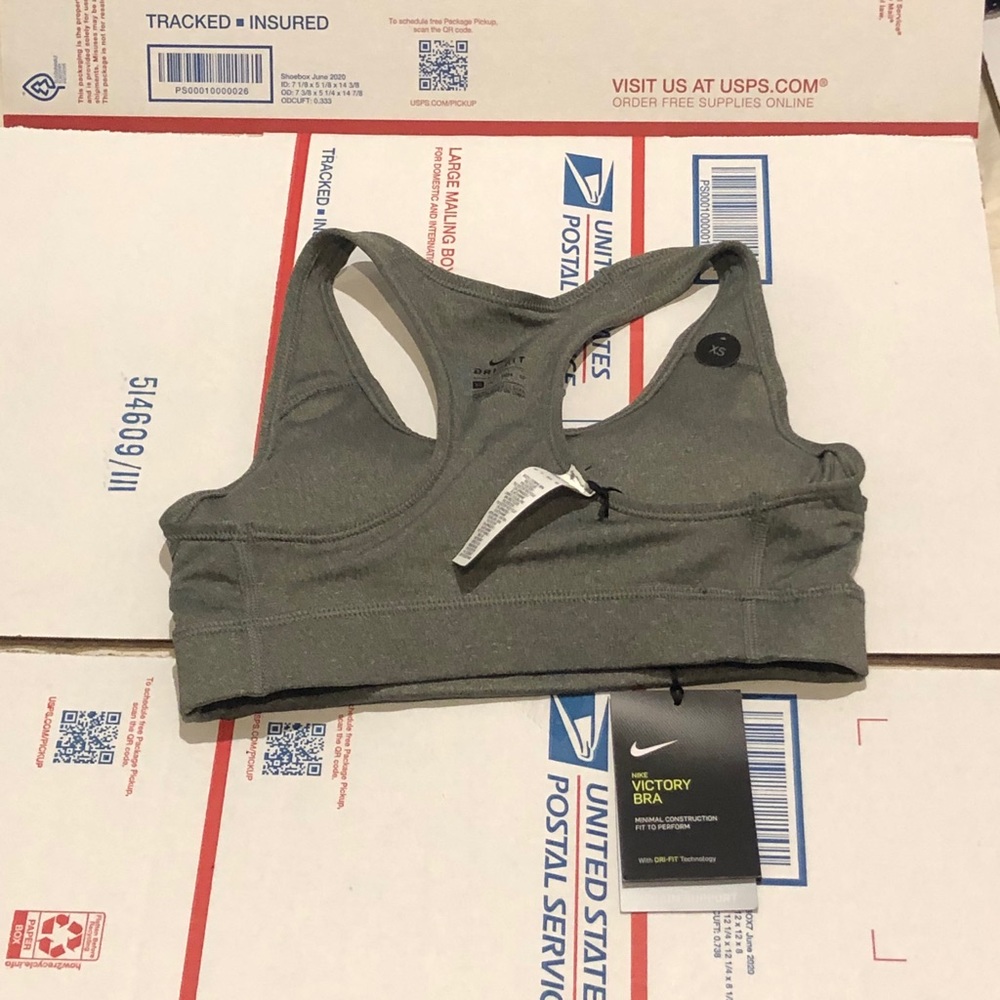 ❤️NWT Nike XS Victory Sports Bra Gray - Picture 6 of 6